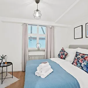NEU I Einzigartige Wohnung I Terrasse am Rhein I NETFLIX I Apple TV Apartment